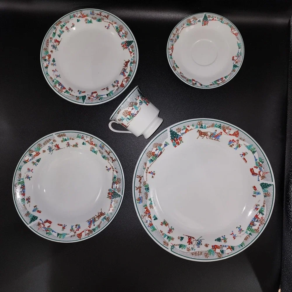 Vintage Christmas Wonderland Porcelain China 20pc‎ Dinnerware Set Holiday Design